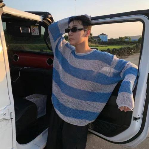 Свитер в полоску