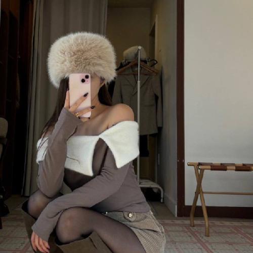 Кофта с открытыми плечами